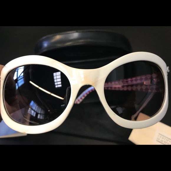 Armani Sunglasses - Picture 3 of 4